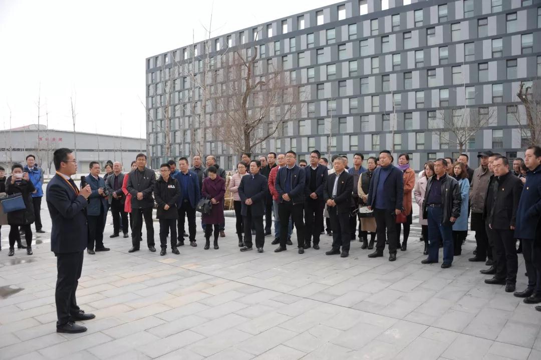 甘肅省第三期黨建強、發(fā)展強非公經(jīng)濟(jì)工作能力提升培訓(xùn)班參觀蘭州新區(qū)“亞太三廠” 項目