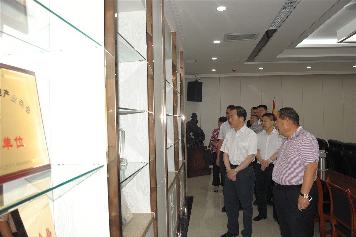 甘肅省委常委、副省長周學(xué)文一行蒞臨蘭州亞太集團(tuán)考察調(diào)研