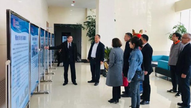 蘭州市停車場建設(shè)聯(lián)審聯(lián)批現(xiàn)場調(diào)研會(huì)在蘭州亞太澳泊智能設(shè)備有限公司舉行